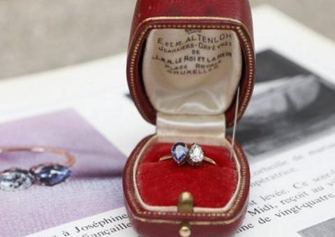 Anel de noivado dado por Napoleão é vendido por mais de dois milhões